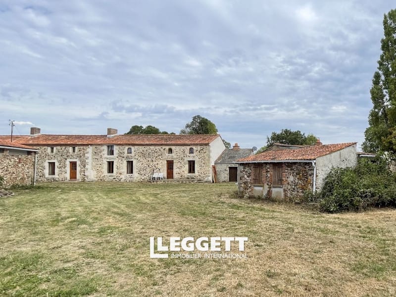 Maison 10p à Genneton